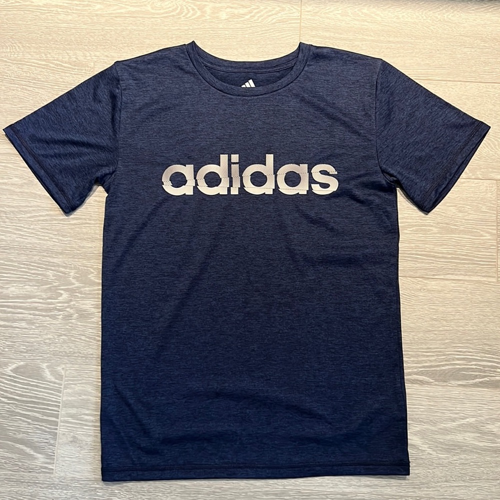 Adidas T-Shirt Boys size Medium (10-12) - Picture 1 of 3